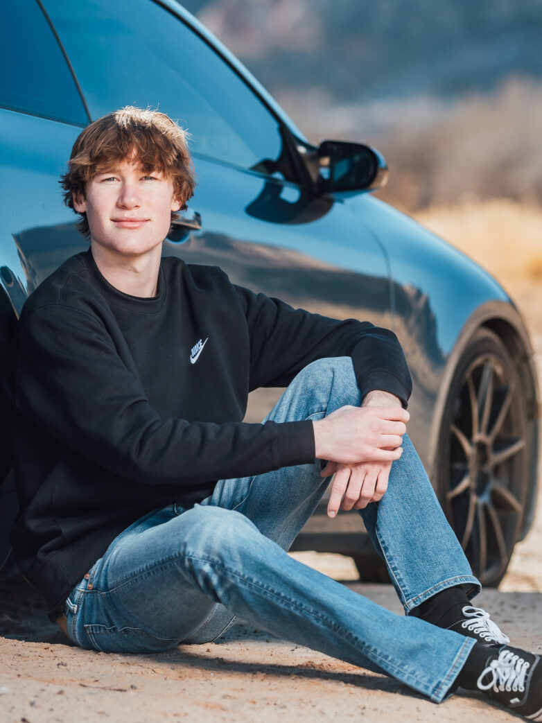 senior-photos-guy-desert-car